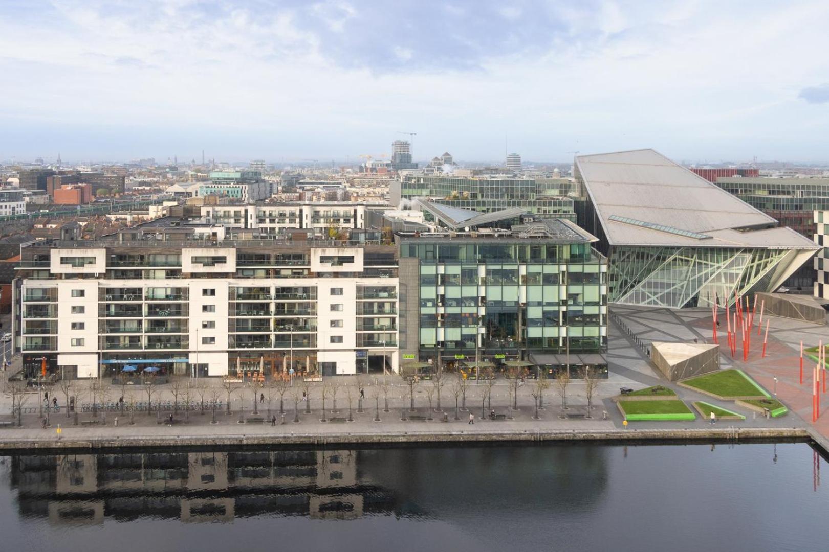 Guestready - Enchanting Views From Millenium Tower Apartment Dublin Bagian luar foto