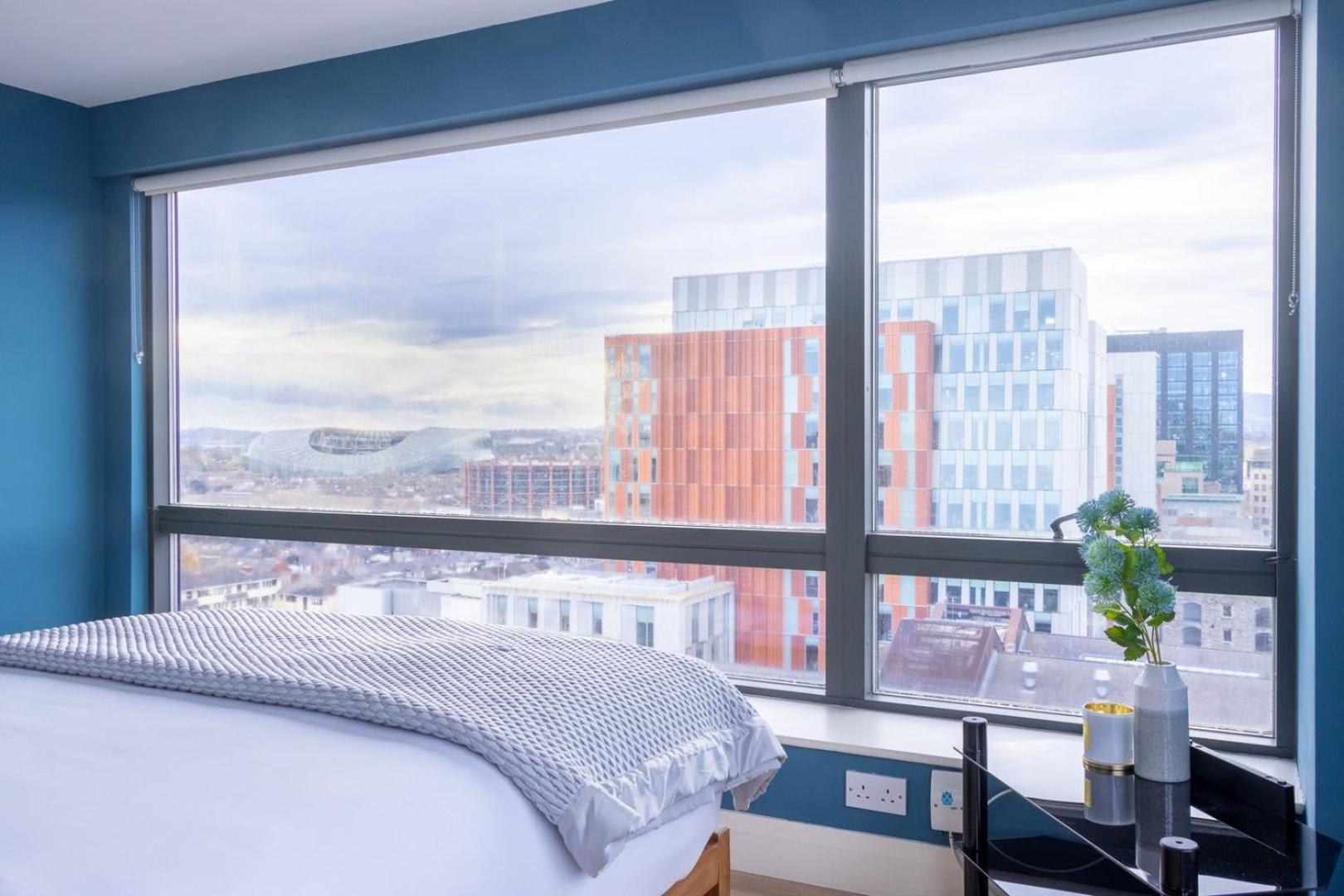 Guestready - Enchanting Views From Millenium Tower Apartment Dublin Bagian luar foto