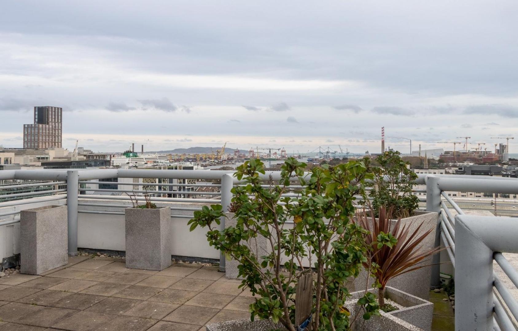 Guestready - Enchanting Views From Millenium Tower Apartment Dublin Bagian luar foto