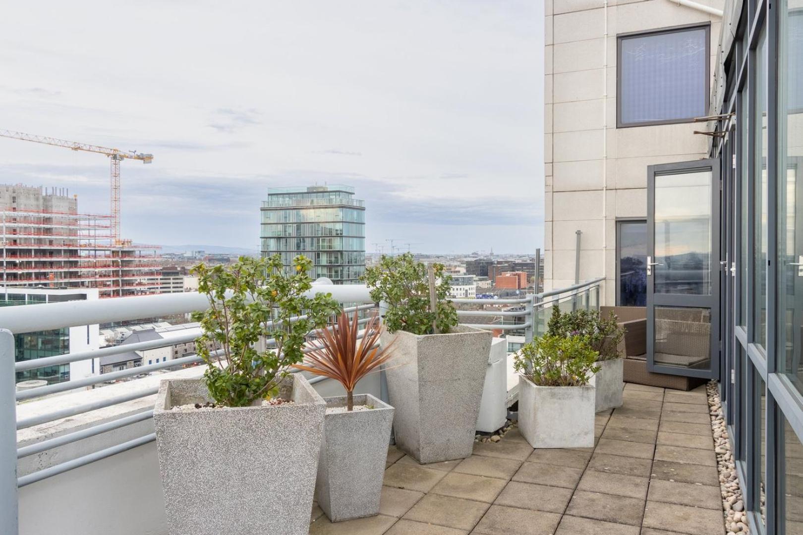 Guestready - Enchanting Views From Millenium Tower Apartment Dublin Bagian luar foto