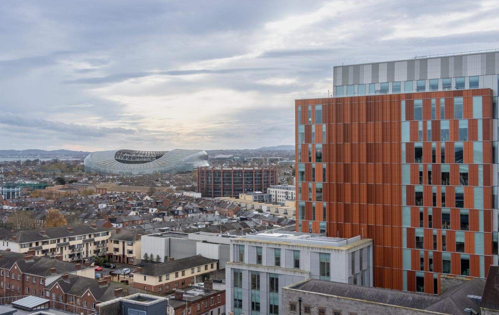 Guestready - Enchanting Views From Millenium Tower Apartment Dublin Bagian luar foto